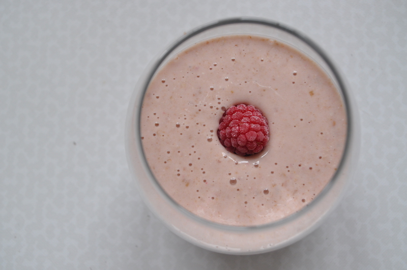 Overnight Oats & Raspberry Smoothie
